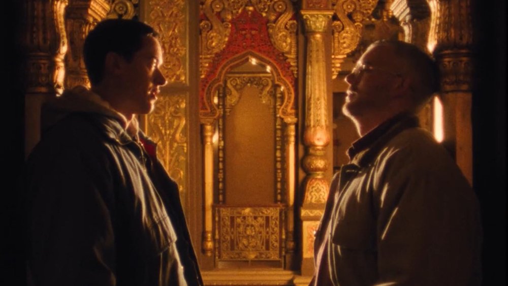 Dưới Lớp Vỏ Bọc