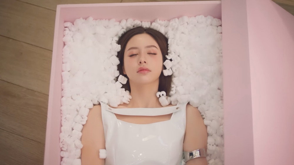 AI Girl: Bạn Gái Người Máy